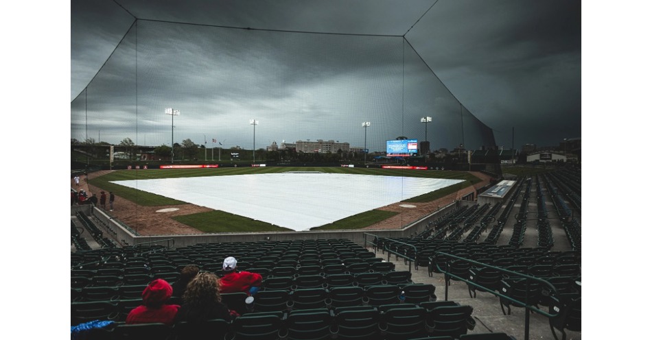 Baseball vs. Iowa Suspended in the Sixth Inning